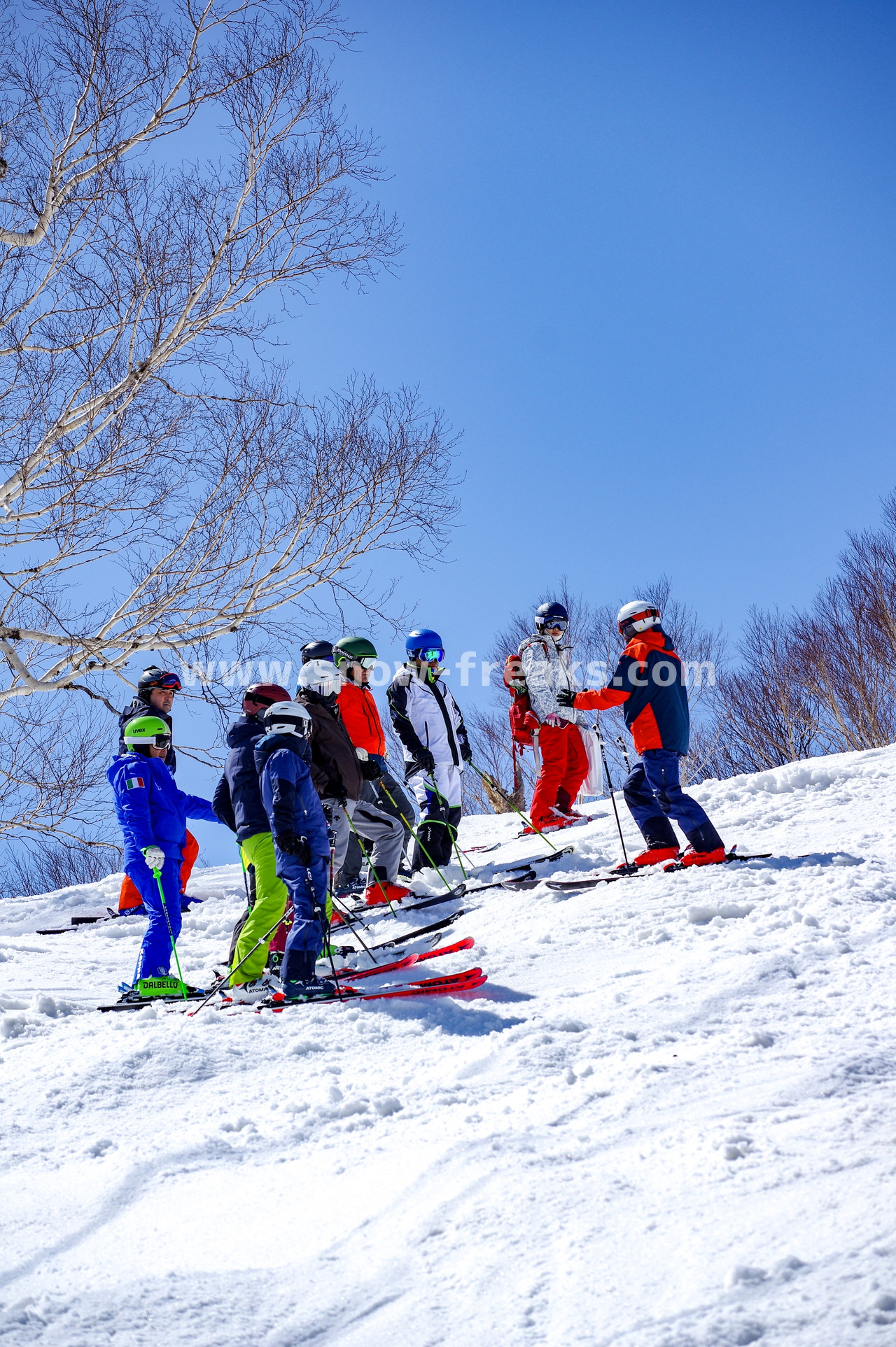 札幌国際スキー場 Mt.石井スポーツ ISHII SKI ACADEMY 校長・斉藤人之さんによる『斉藤塾』開講。本日のテーマは、「春雪！コブからスキーのたわみを楽しむ！！」(^^)v